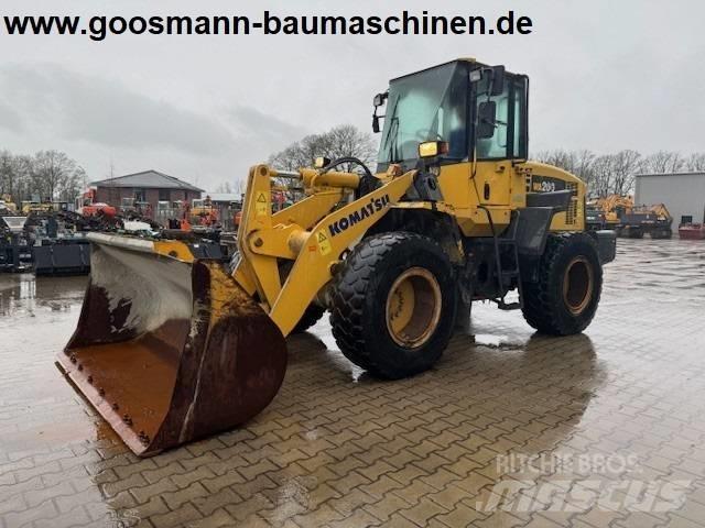 Komatsu WA 200 Naudoti ratiniai krautuvai