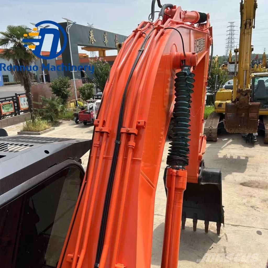Hitachi ZX 200 Vikšriniai ekskavatoriai