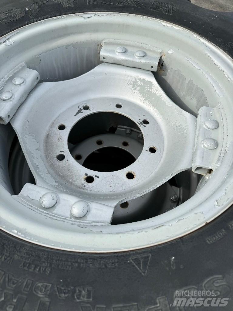 Goodyear 13.6R38 Padangos, ratai ir ratlankiai