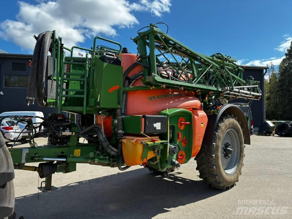 Amazone UX 4200 Prikabinami purkštuvai