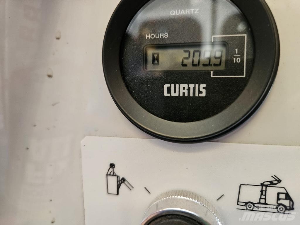 VERSALIFT VT 145 F Ant vilkikų montuojamos kėlimo platformos
