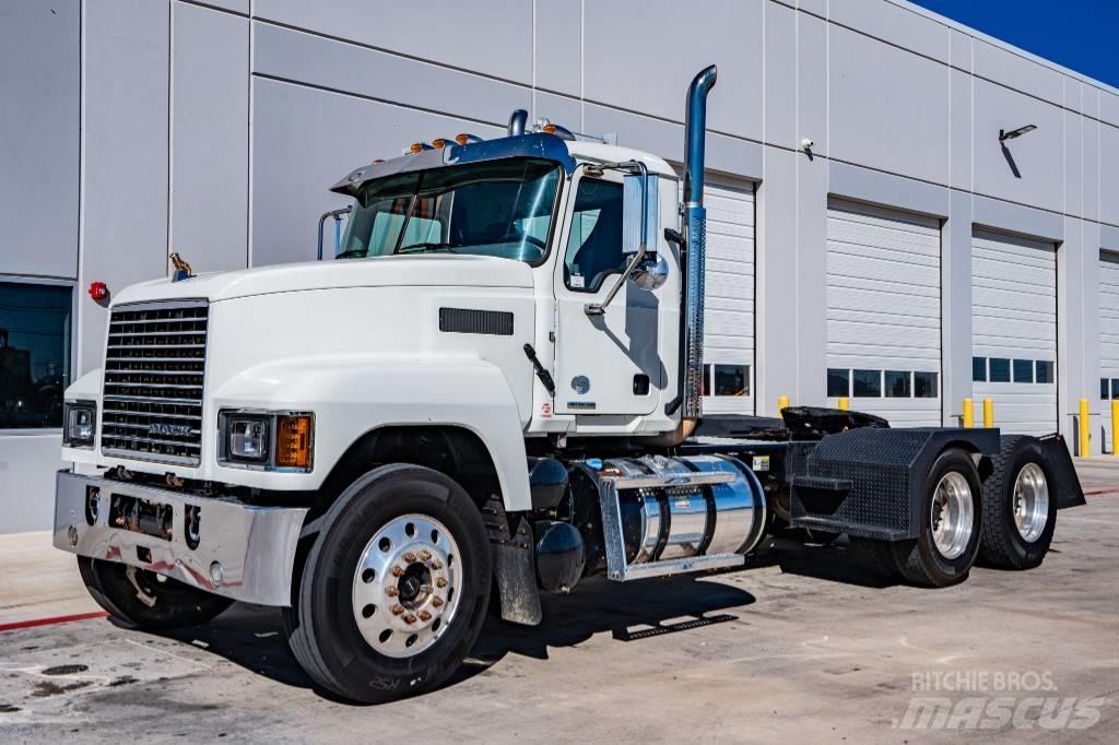 Mack Pinnacle Naudoti vilkikai
