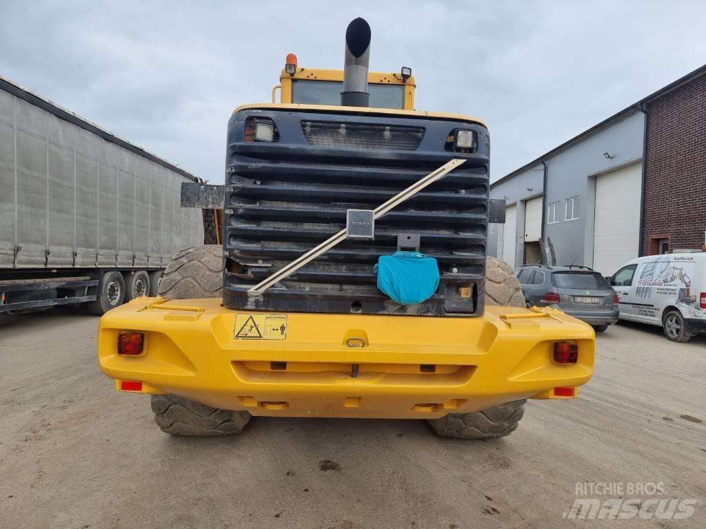 Volvo L 180 E Naudoti ratiniai krautuvai
