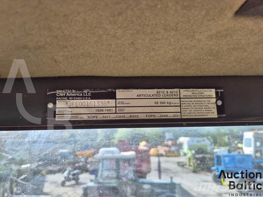 CASE 821 C Naudoti ratiniai krautuvai