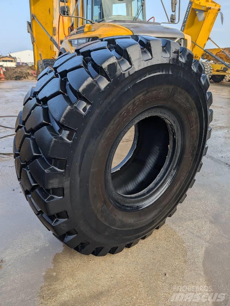 Bridgestone VLTS Padangos, ratai ir ratlankiai