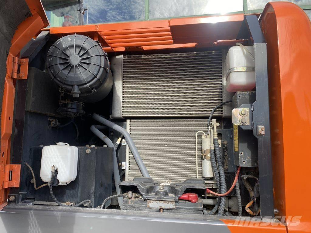 Hitachi ZX 140 W-3 Ratiniai ekskavatoriai