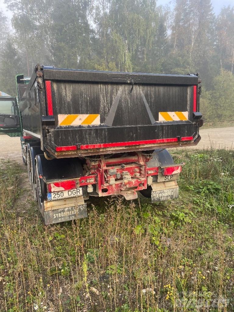 Scania R 560 Savivarčių priekabų vilkikai