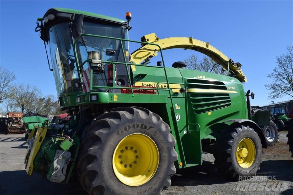 John Deere 7250 i Pašarų ruošimo technika