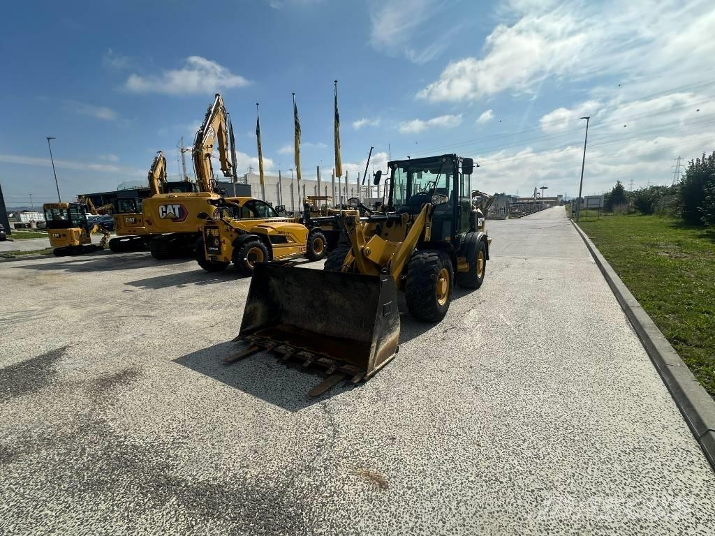 CAT 906 M Naudoti ratiniai krautuvai