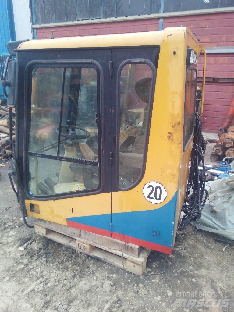 CAT M 320 Kabinos ir interjeras