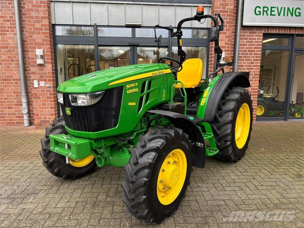 John Deere 5050E Traktoriai