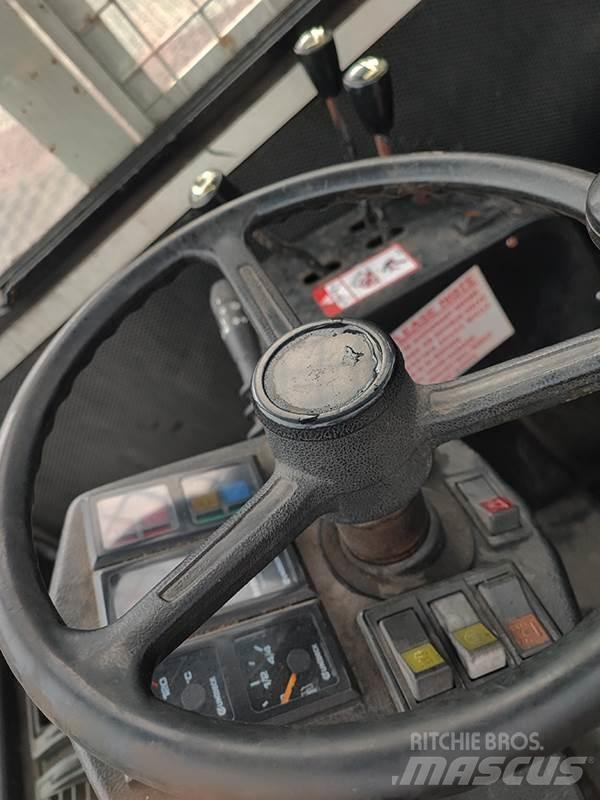  C40SA Krautuvai su pakrovimu iš šonų