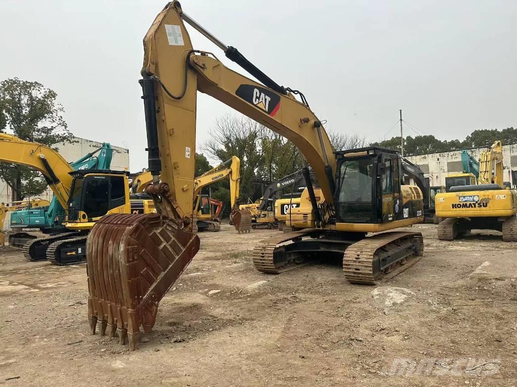 CAT 323D Vikšriniai ekskavatoriai
