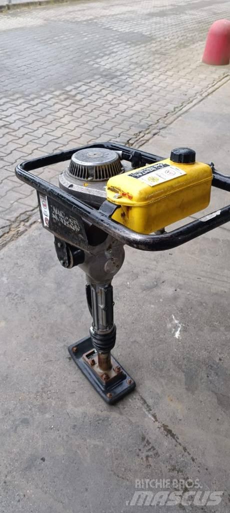 Wacker Neuson BS30 Plūktuvai