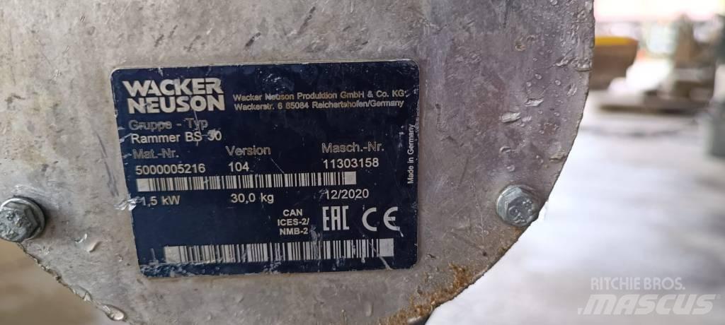 Wacker Neuson BS30 Plūktuvai