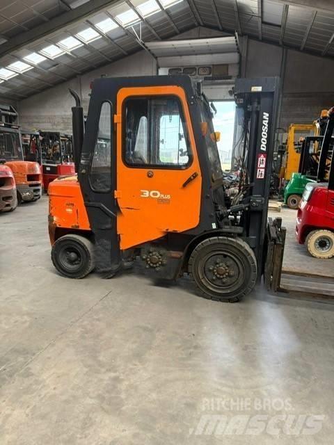 Doosan FD30 Dyzeliniai krautuvai