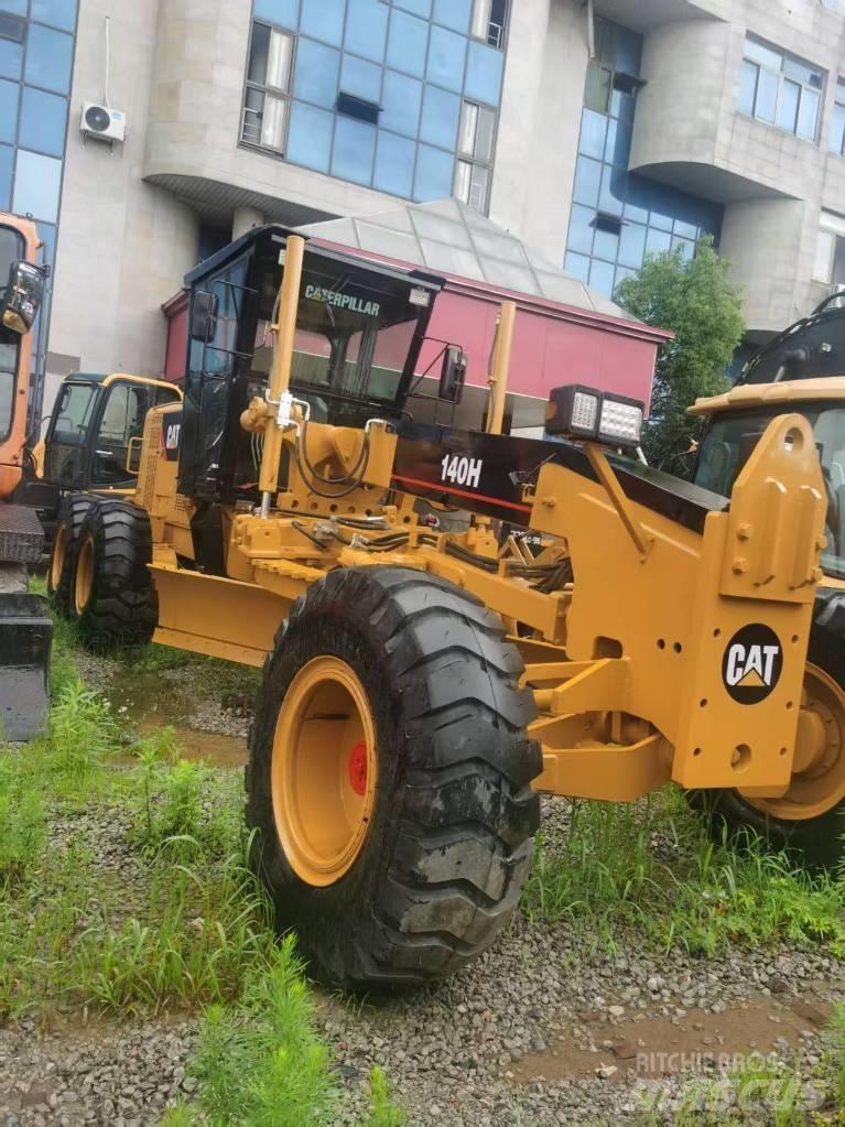CAT 140 H Greideriai