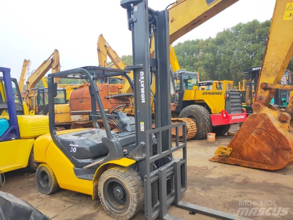Komatsu FD 30 T-17 Dyzeliniai krautuvai