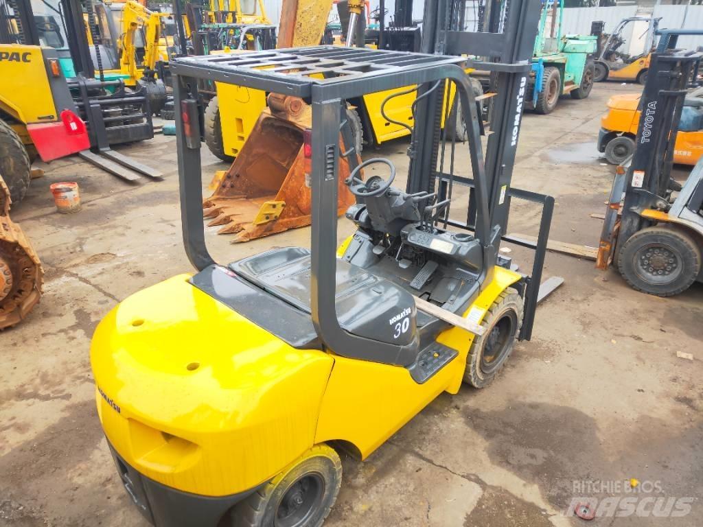 Komatsu FD 30 T-17 Dyzeliniai krautuvai