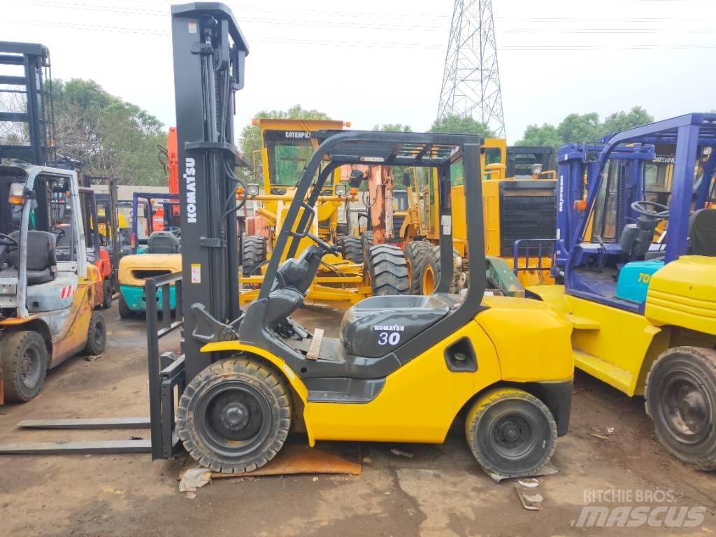 Komatsu FD 30 T-17 Dyzeliniai krautuvai