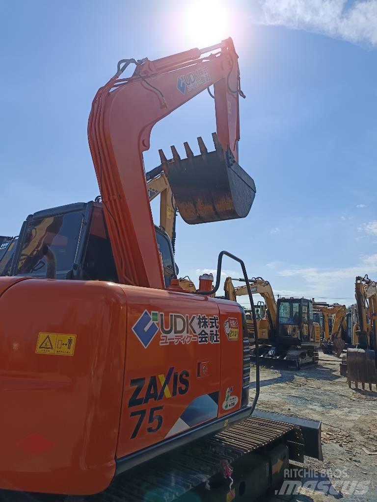 Hitachi ZX 75 Vidutinės galios ekskavatoriai 7-12 t