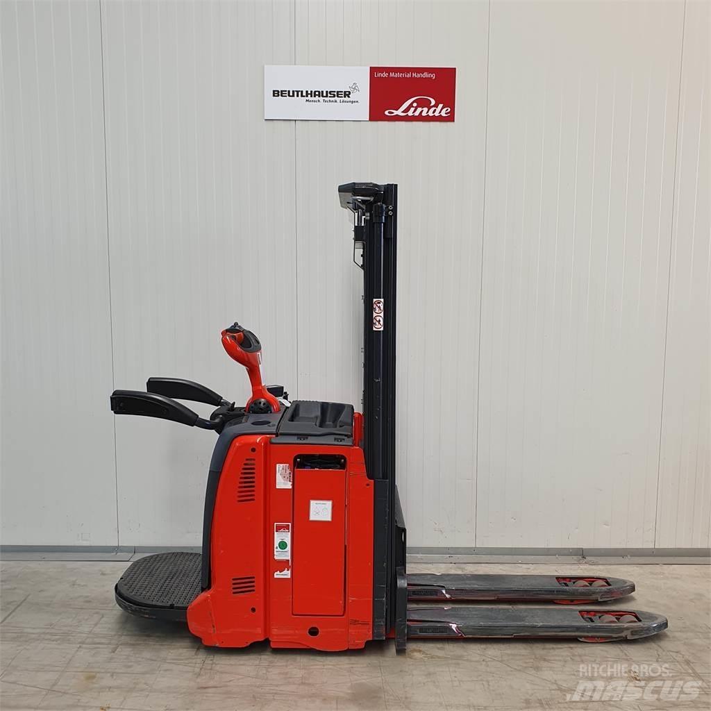 Linde D12AP Rankiniai vėžimėliai