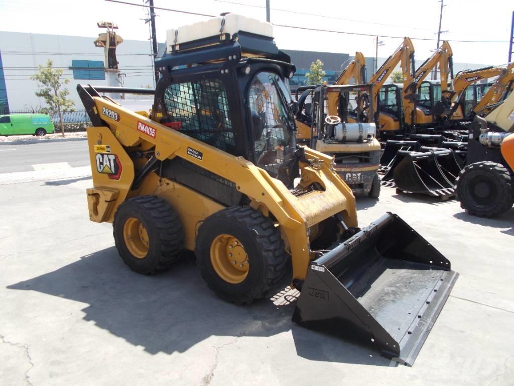 CAT 262D3 Krautuvai su šoniniu pasukimu