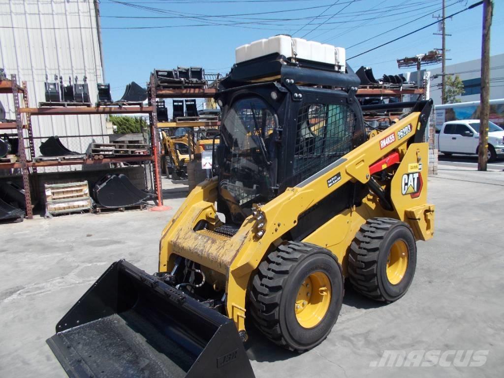 CAT 262D3 Krautuvai su šoniniu pasukimu