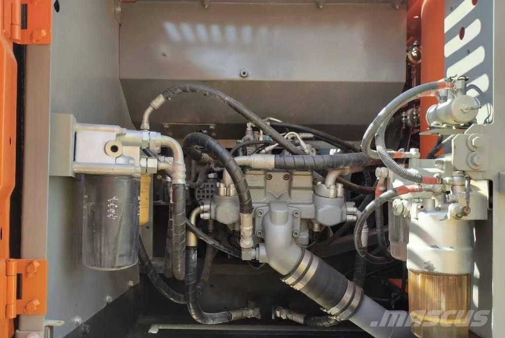 Hitachi ZX 240 Vikšriniai ekskavatoriai