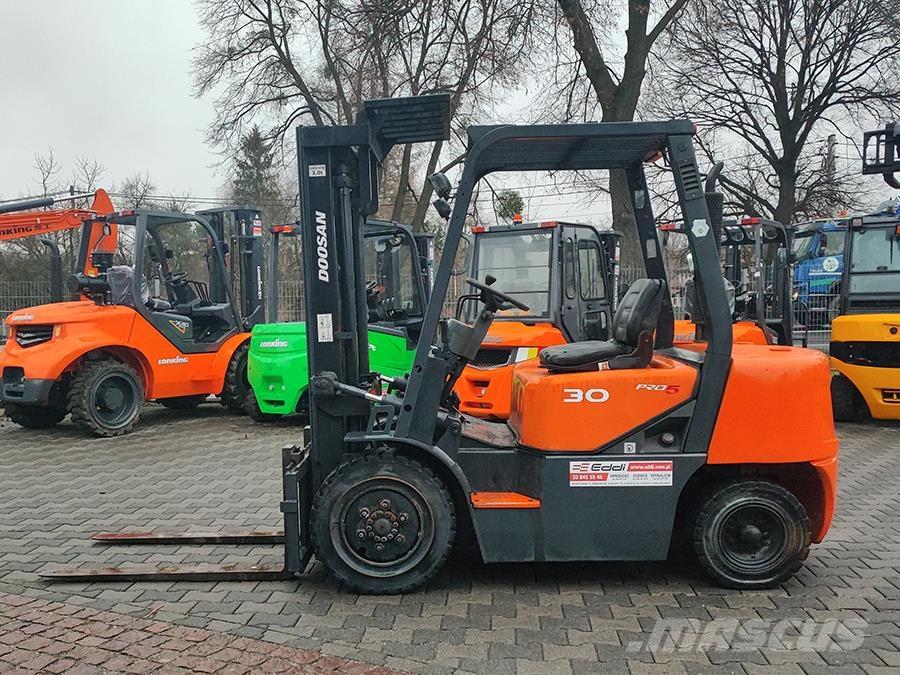 Doosan D30G Dyzeliniai krautuvai