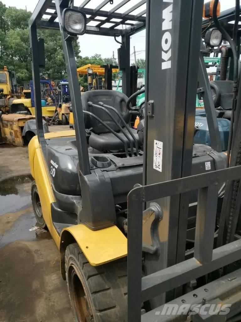 Komatsu 30 Teleskopiniai krautuvai