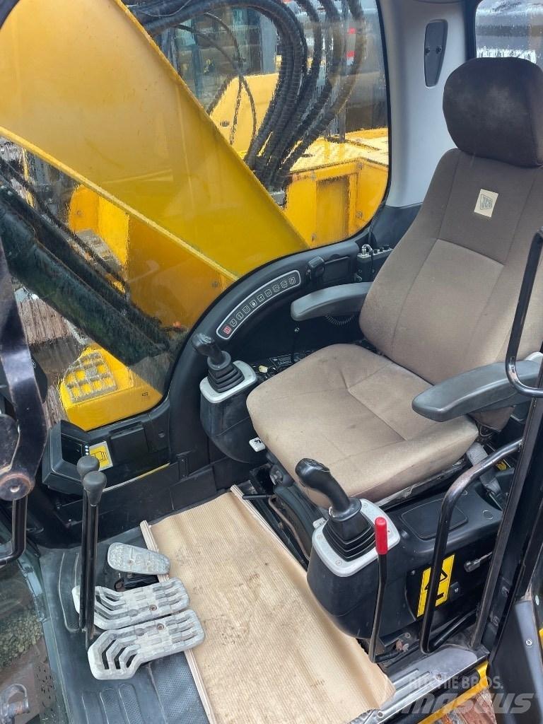 JCB JZ140LC Vikšriniai ekskavatoriai