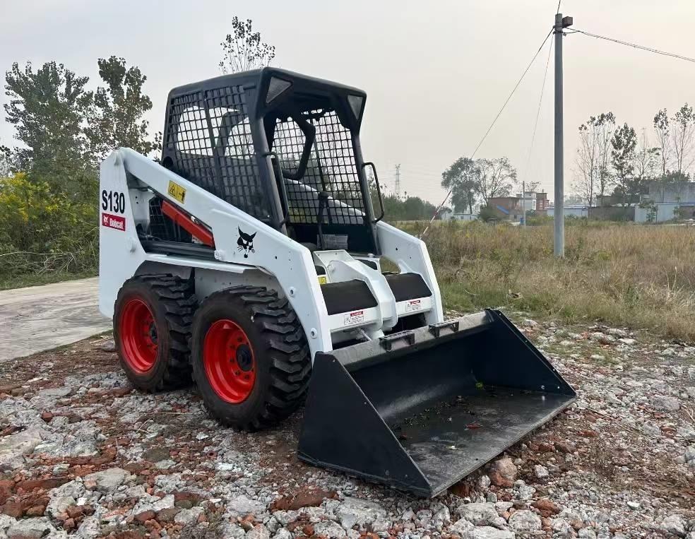 Bobcat S 130 Krautuvai su šoniniu pasukimu