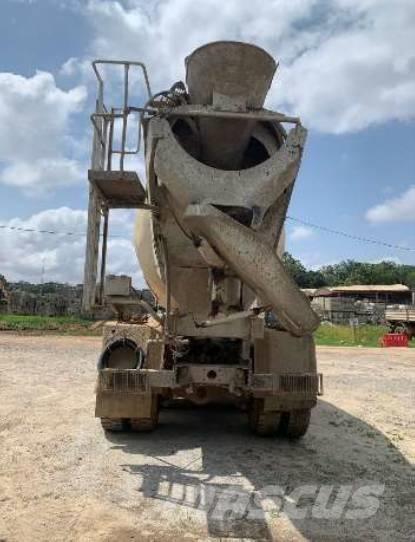 Iveco Trakker 440 Betonvežiai