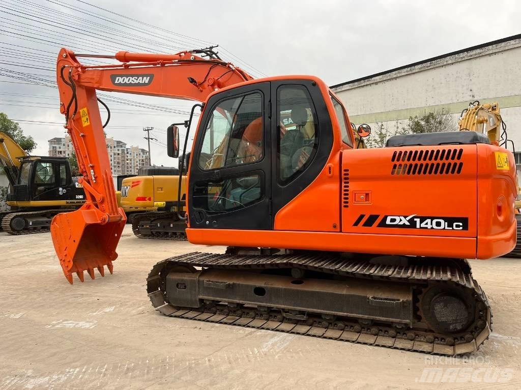Doosan DX 225 LC Vikšriniai ekskavatoriai