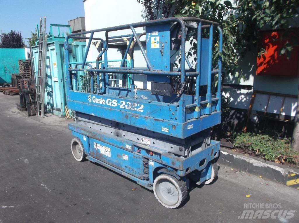 Genie GS 2032    V-2790 Vertikalūs stiebiniai keltuvai