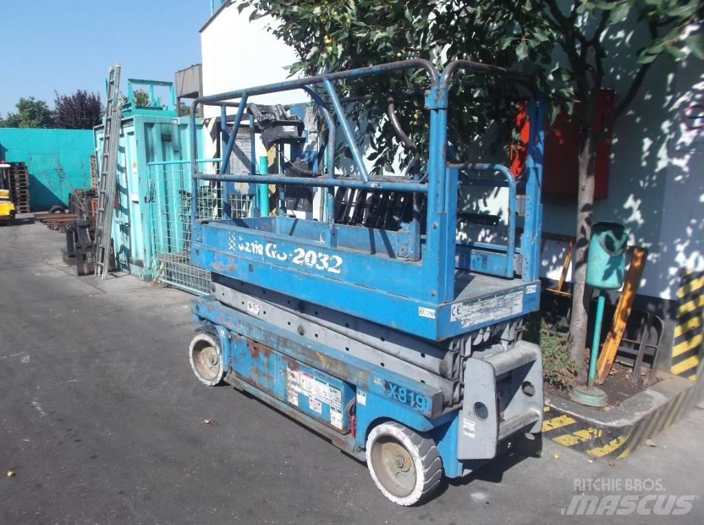 Genie GS 2032    V-2790 Vertikalūs stiebiniai keltuvai