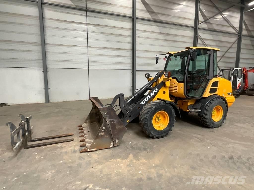 Volvo L 25 F Naudoti ratiniai krautuvai