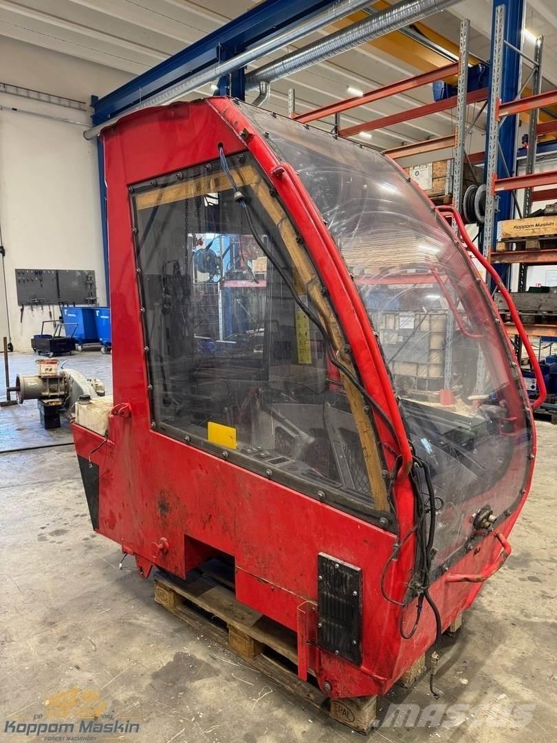 Komatsu 951 Kabinos ir salonai