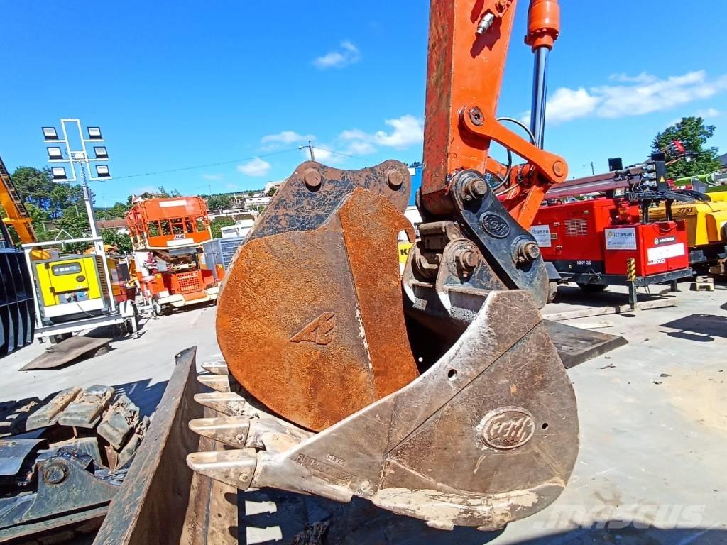 Hitachi ZX 135 US-6 Vikšriniai ekskavatoriai