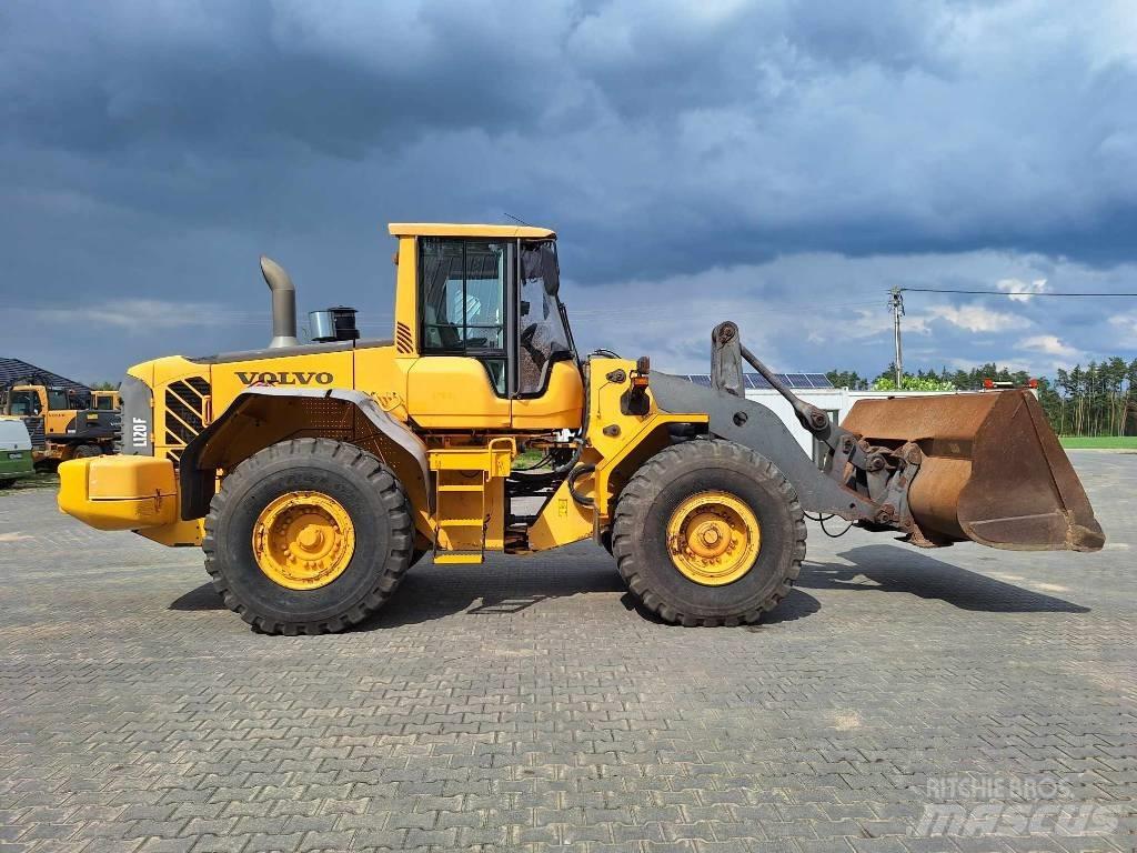 Volvo L 120 F Naudoti ratiniai krautuvai