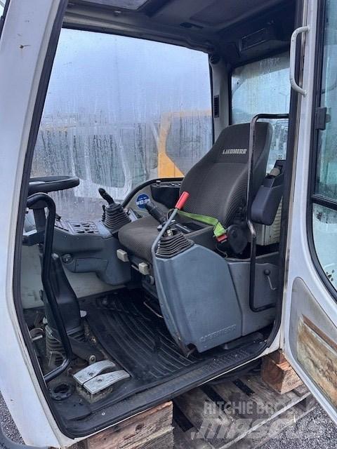 Liebherr A 314 CAB Kabinos ir interjeras