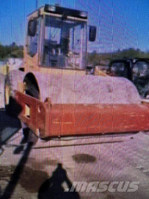 Bomag BW 211 D Porinių būgnų volai