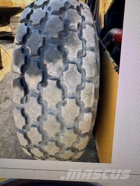 Bomag BW 211 D Porinių būgnų volai