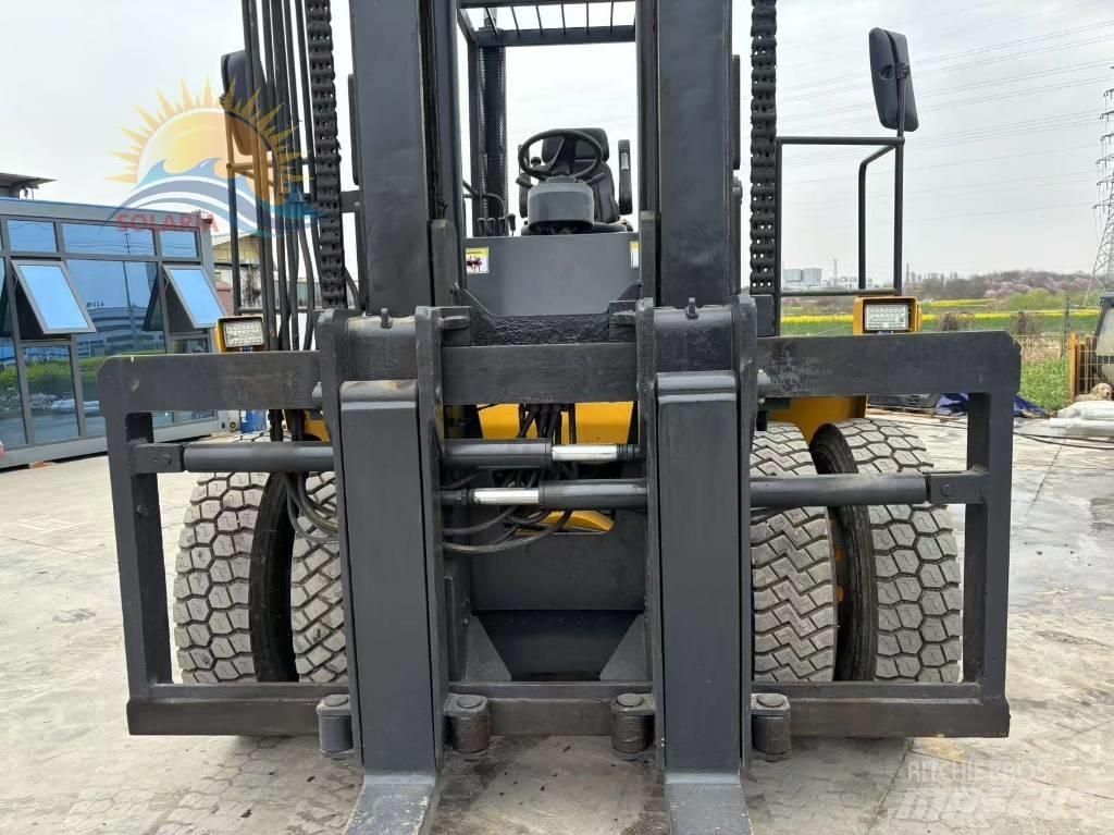 Komatsu FD 200 Dyzeliniai krautuvai