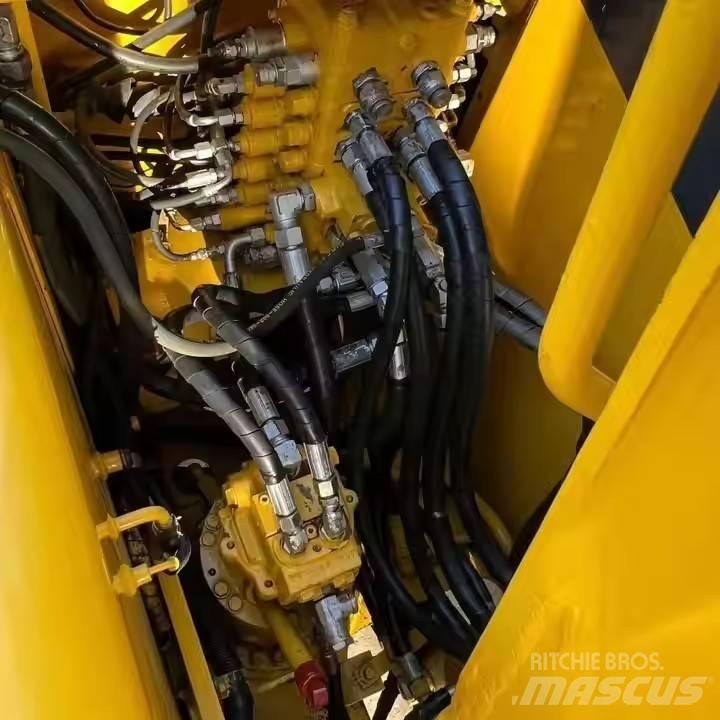 Komatsu PC130 Vikšriniai ekskavatoriai