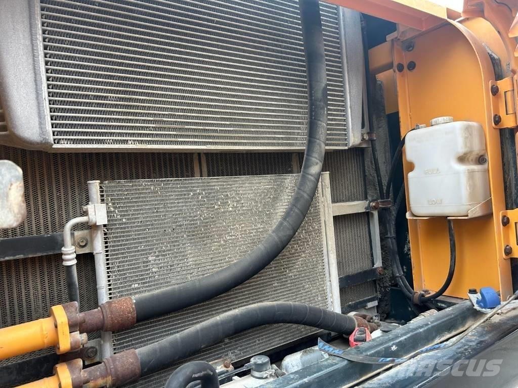 Hyundai R320 LC-9 Vikšriniai ekskavatoriai