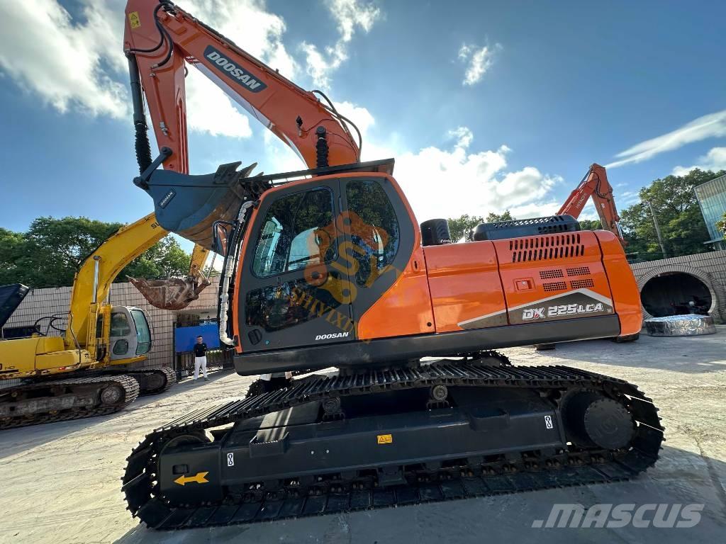 Doosan DX 225 LCA Vikšriniai ekskavatoriai