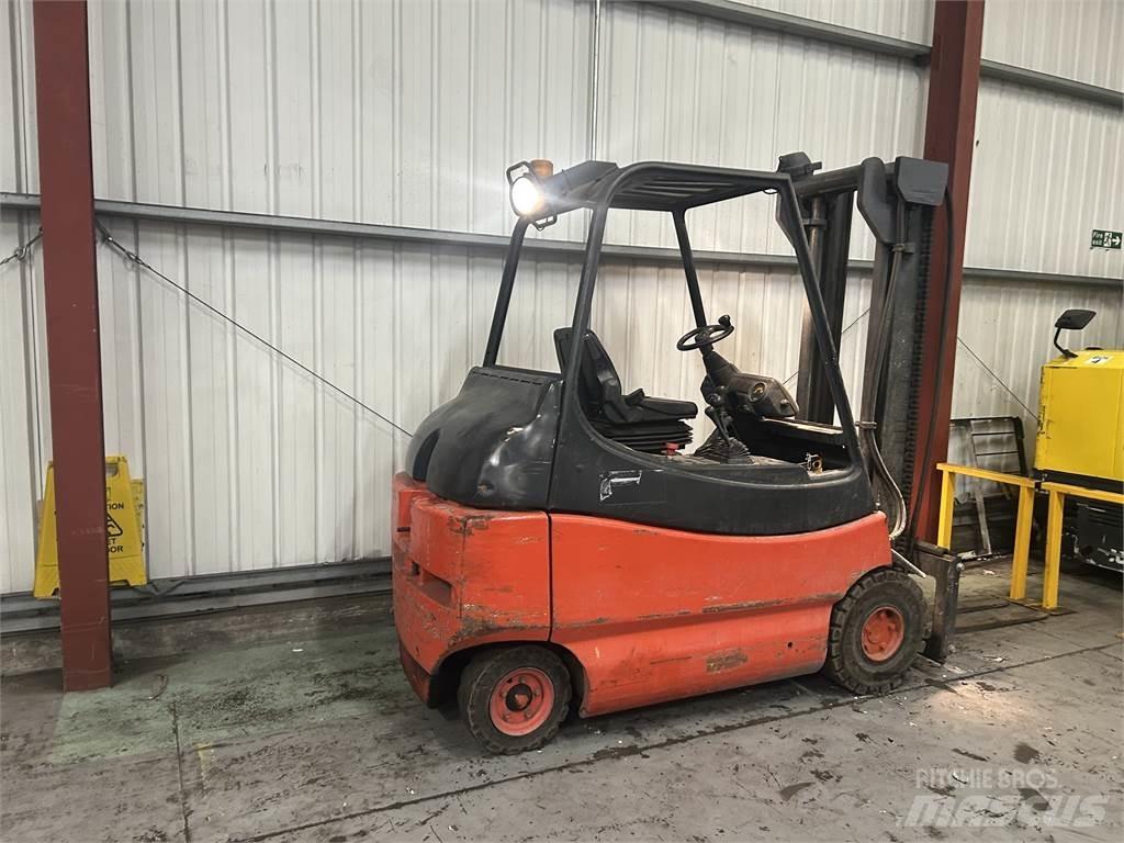 Linde E30-02 Elektriniai šakiniai krautuvai