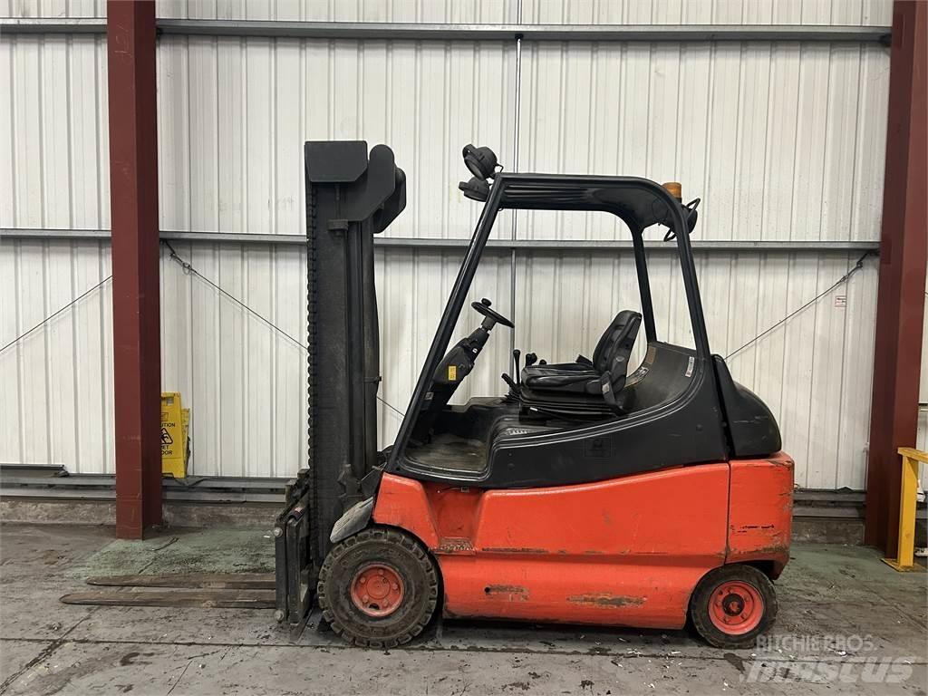 Linde E30-02 Elektriniai šakiniai krautuvai